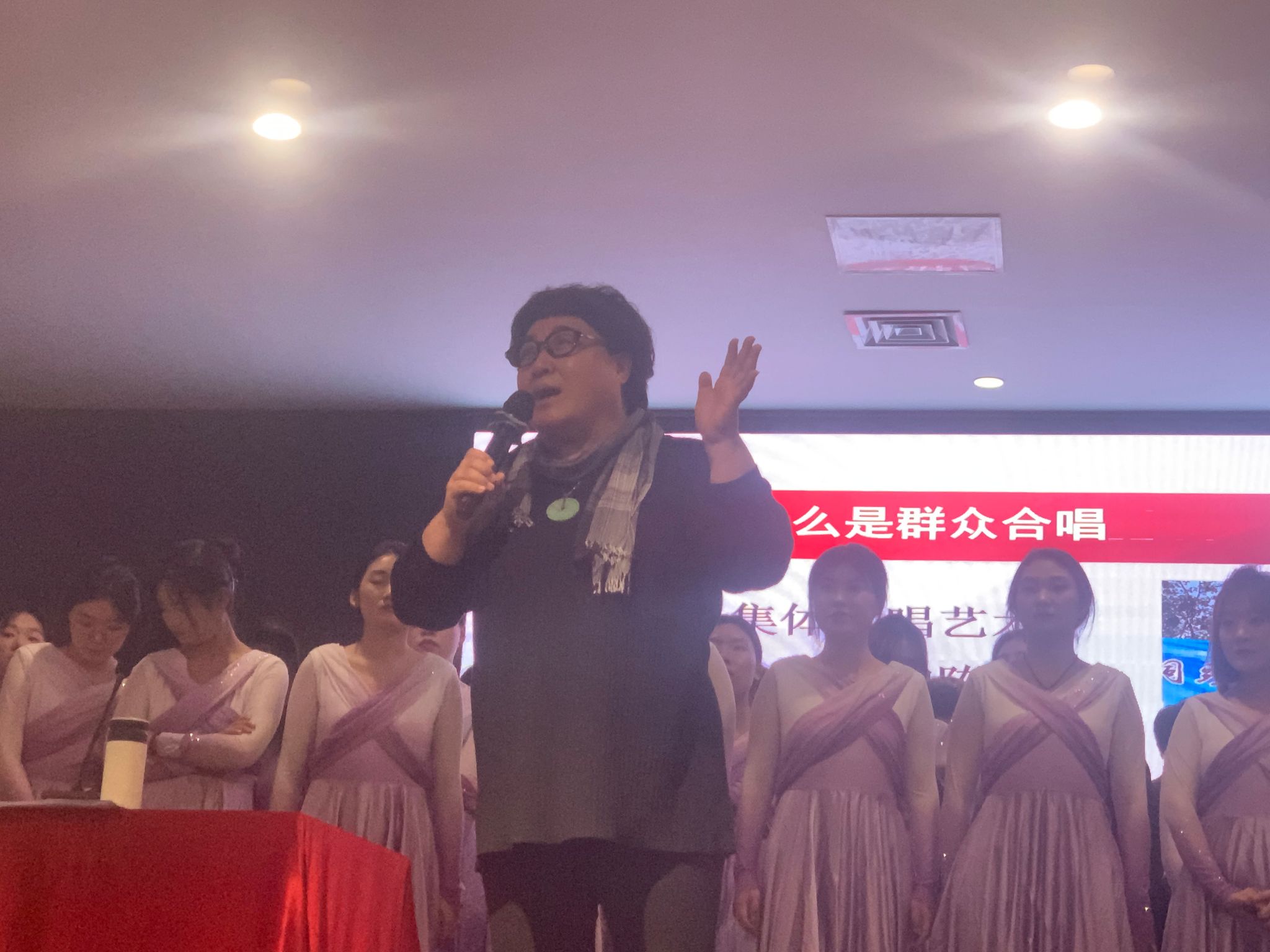 藝術(shù)之聲，文化之魂——鄭州升達(dá)經(jīng)貿(mào)管理學(xué)院藝術(shù)學(xué)院“公共文化中的合唱藝術(shù)”專(zhuān)題講座成功舉辦